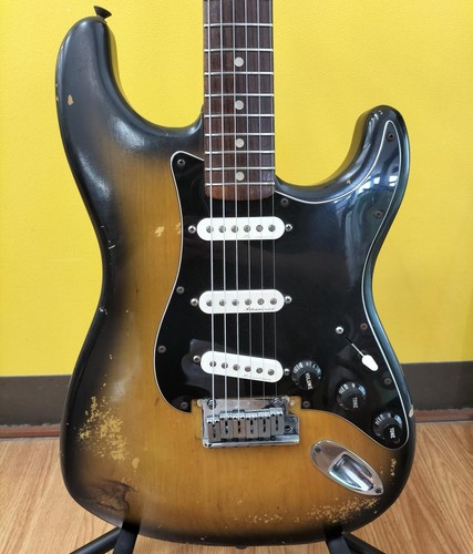 1977 stratocaster - (fender),