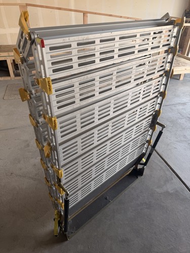 Roll ramp assisted fold - assisted, bi-fold