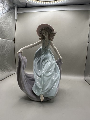 Lladro porcelain figurine - lladro,