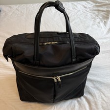 Knomo Sedley Carry On