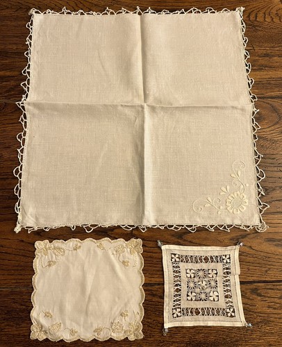 Vintage table mats doilies - vintage,