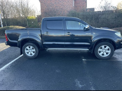 Toyota hilux invincible - invincible, d4d