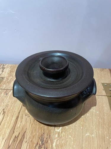 Stoneware clay cooking pot - /,