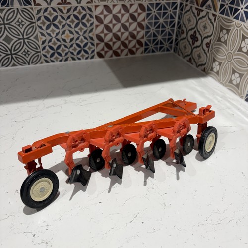 ERTL.1:16th.FARM.INTERNATIONAL