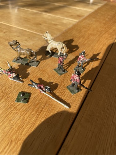 Vintage figures approx 25mm - vintage,