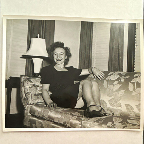 Vintage pin up photograph - b&w,