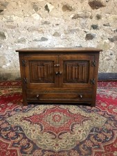 BEAUTIFUL JAYCEE SOLID OAK CUPBOARD