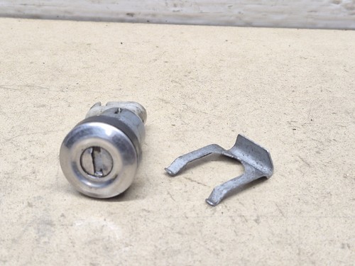 Honda rvf400 nc35 seat - seat, lock