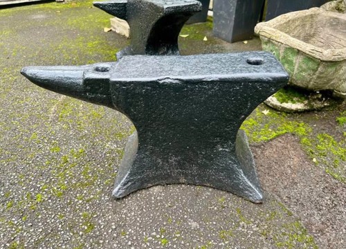 Blacksmiths anvil medium - anvil, to