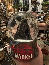 Wicked Snow Globe “Defying Gravity” Light Up Very Rare London 2017