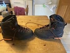 Salomon Super mountain size 9