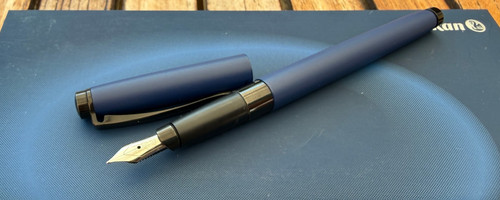 Rare nos pelikan - pelikan, celebry