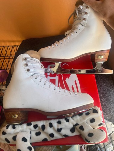 Riedell ice skates - skates, on