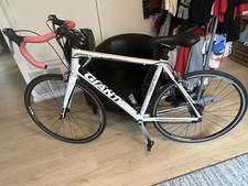 GIANT Defy 4 White Aluxx Road Bike ML 55cm Frame 16 Spd Racing Bike Cycle