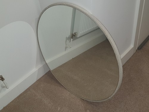 Large round concrete effect - round,