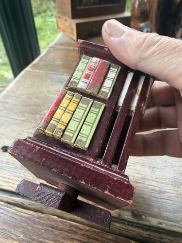 Vintage antique dolls house - vintage/antique,