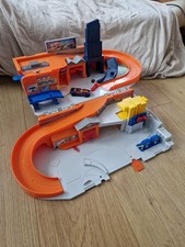 Hot Wheels Mattel Vintage Folding Garage Playset with Car