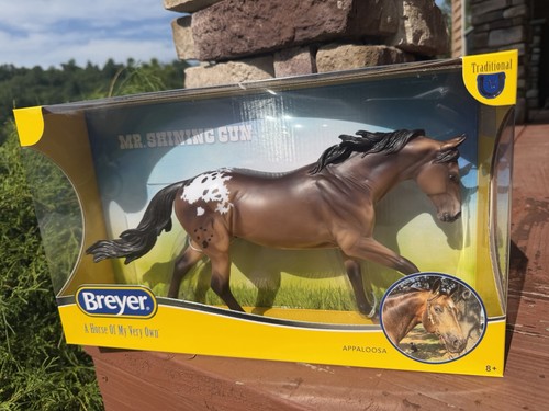 Breyer horse shining - horse, gun