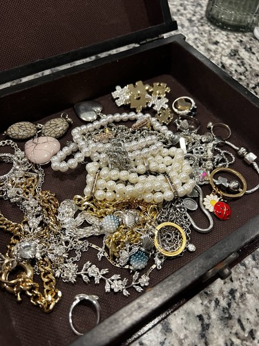 Vintage wooded jewelry - wooded,
