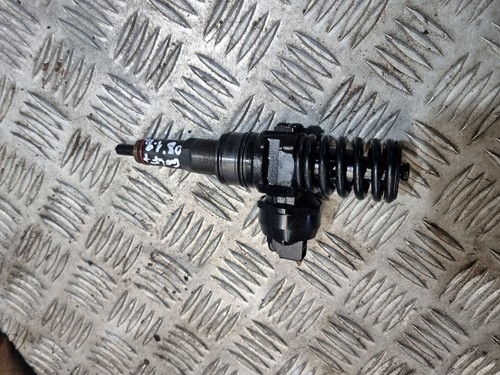 Volkswagen fuel injector - volkswagen, vw