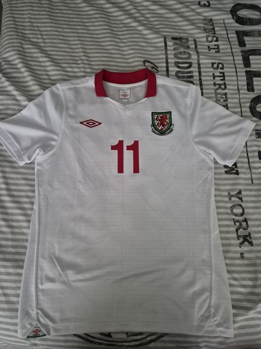 Wales away shirt bale 2010 - away,