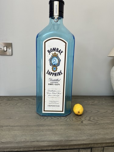 Huge bombay sapphire prop - huge,