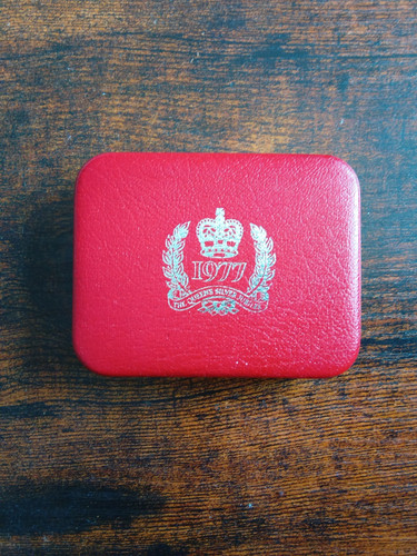 Boxed 1977 silver jubilee - silver,