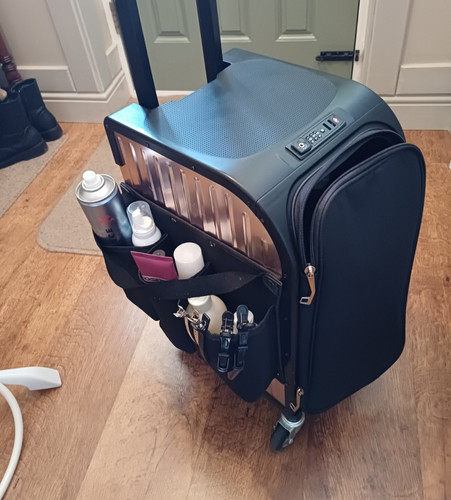 Wheeled make or - make-up,