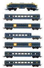 TRI-ANG 'OO' GAUGE RAKE OF 7 ASSORTED 1X NON-POWERED LOCO & 6X COACHES
