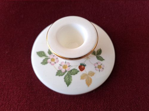 Wedgwood wild strawberry - wild, bone