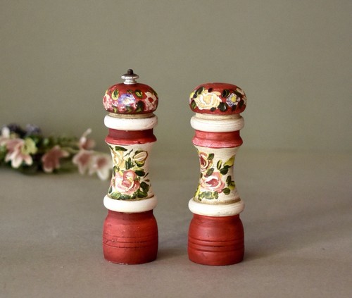 Vintage wooden pepper grinder - vintage,