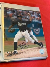 DONTRELLE WILLIS AUTOGRAPHED