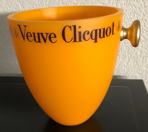 New veuve clicquot champagne - clicquot,
