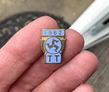 Vintage isle of man of TT  Races Pin badge Motorcycle Racing 1962  IOM Manx