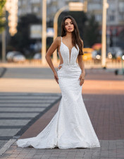 Brand new wedding dress, size