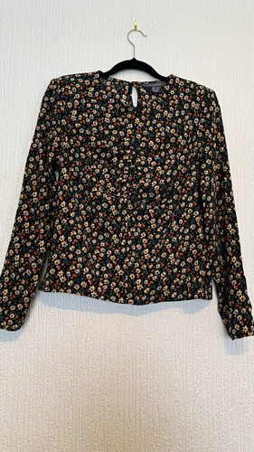 Black floral round - round, neck