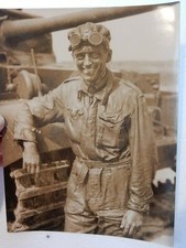  PRESS PHOTOGRAPH 1946 COMET TANK DRIVER A GREEN CHESTERFIELD  TANK REGT ? MUD !