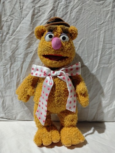 Authentic disney store fozzie - disney,