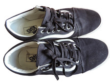 Classic original vans shoes size 9 - in classic colours in good/used condition