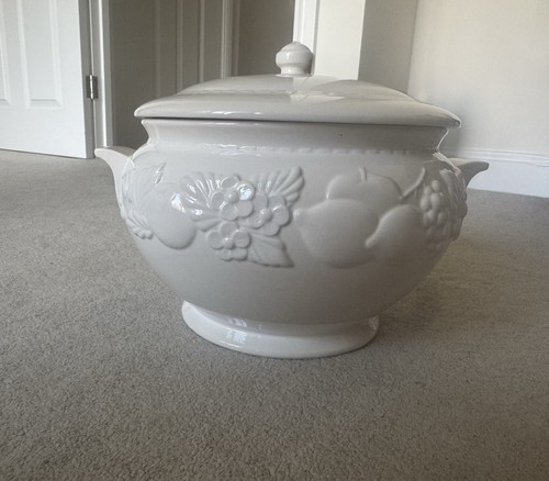 Large tureen quality rayware - quality,