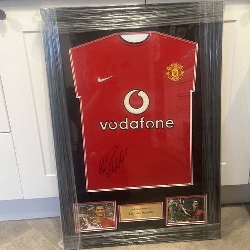 Cristiano ronaldo signed and - ronaldo,