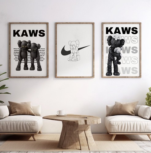 Set kaws exhibition - of,