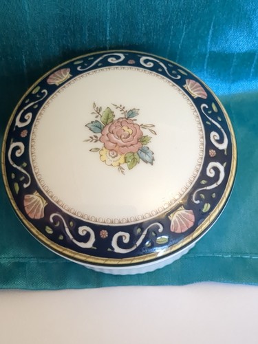 Wedgwood runnymede trinket box - trinket,