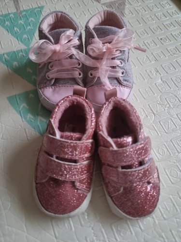 Baby girl first walk - 2×,