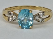 10ct 375 Gold Ring with Topaz gemstone Ring Size Q 1/2 18.5mm dia d577