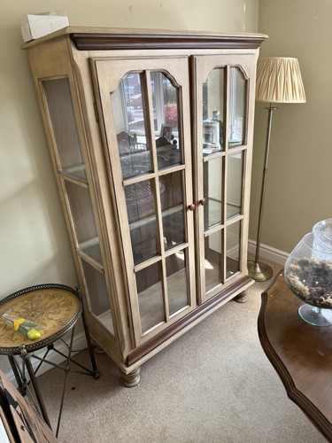 Light oak glass display - glass,