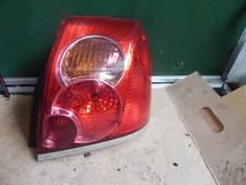 GENUINE 03-06 TOYOTA AVENSIS 5 DOOR HATCHBACK OSR RIGHT DRIVER SIDE REAR LIGHT