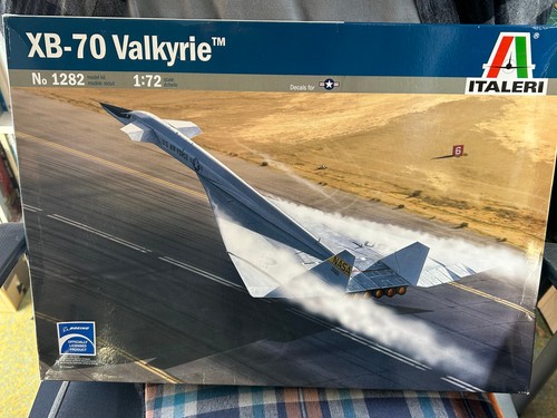 Italeri 1282 xb 70 - 1/72,