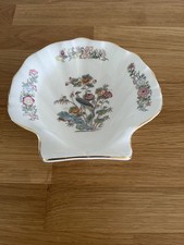 Beautiful Wedgwood Kutani Crane shell shaped dish Bone China, gold edge trim
