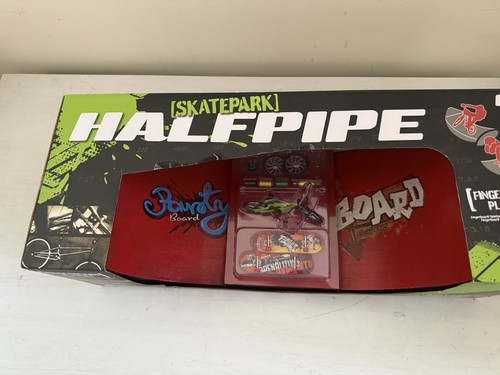 Skatepark half pipe new - half,